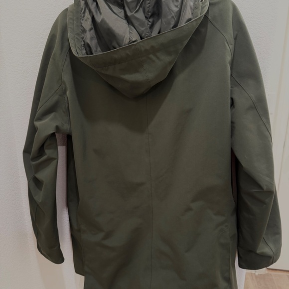 Barbour Ashby Waterproof Jacket - Picture 6 of 6
